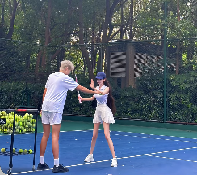 这是刚生过, 毕竟她本人