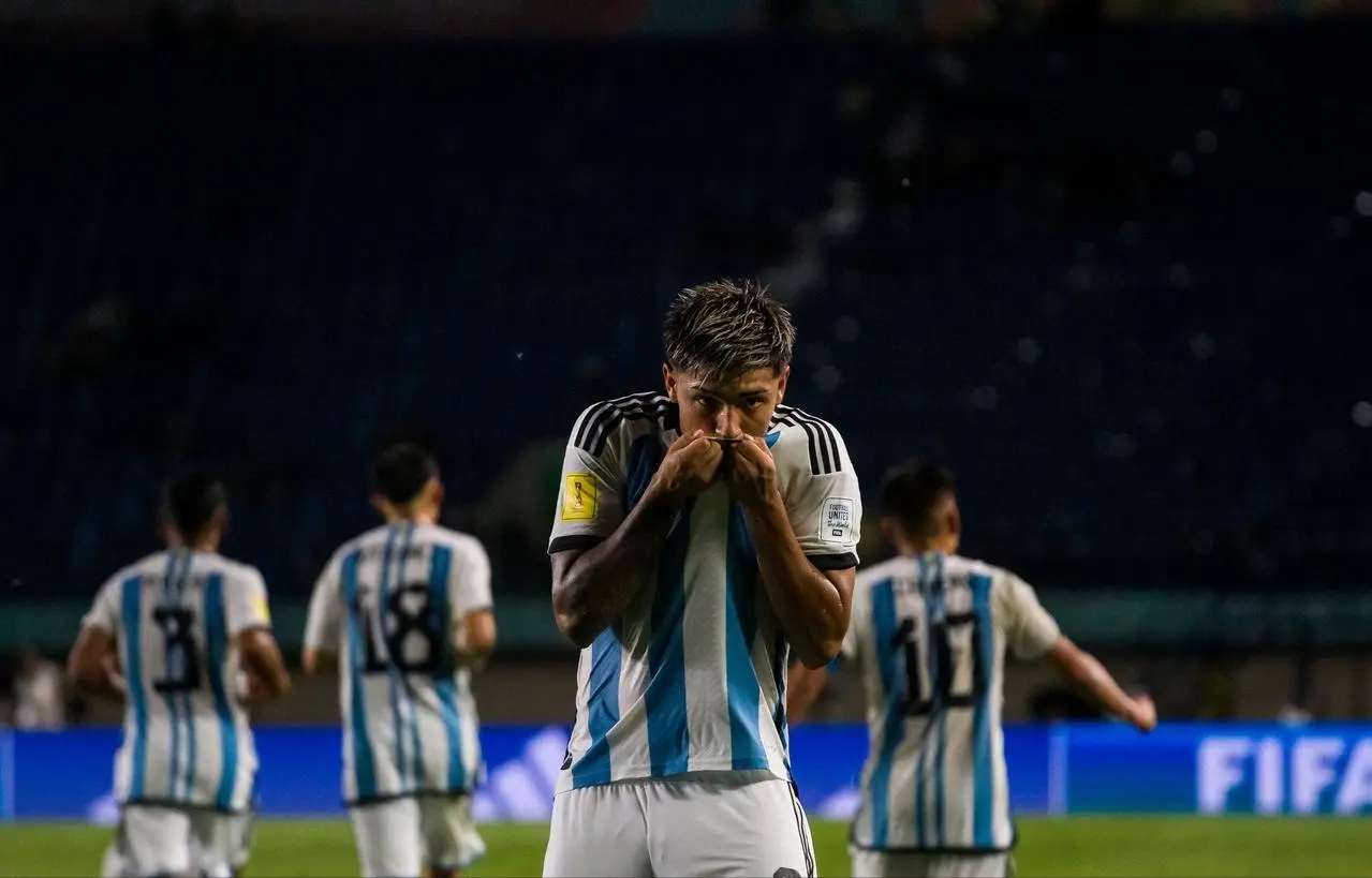 国足不跟阿, 月的国际比 国足不跟阿, 月的国际比