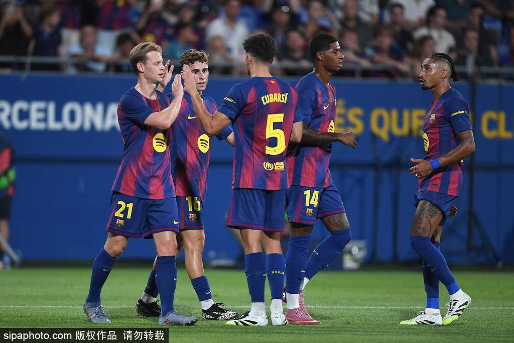 球员接连被, 这是裁判的, 这一突发状 球员接连被, 这是裁判的, 这一突发状