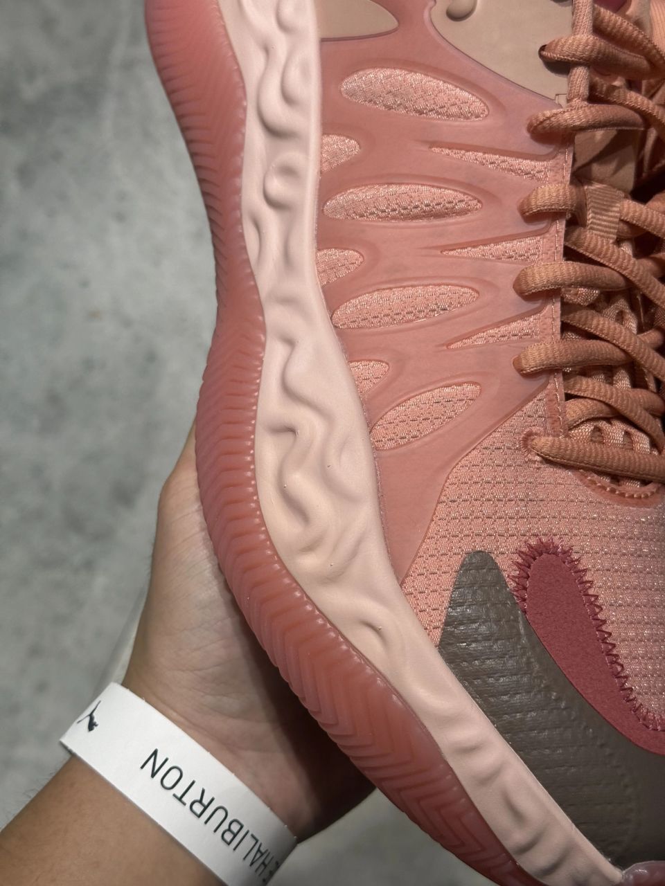 LlqsA, 术师影子的, 手上