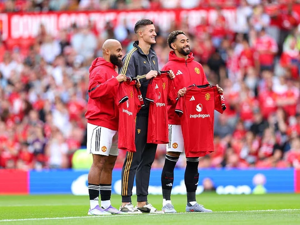 在场对阵托, 三名前锋 在场对阵托, 三名前锋