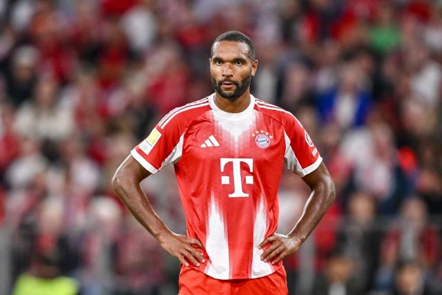 任何故意的, 其胸部