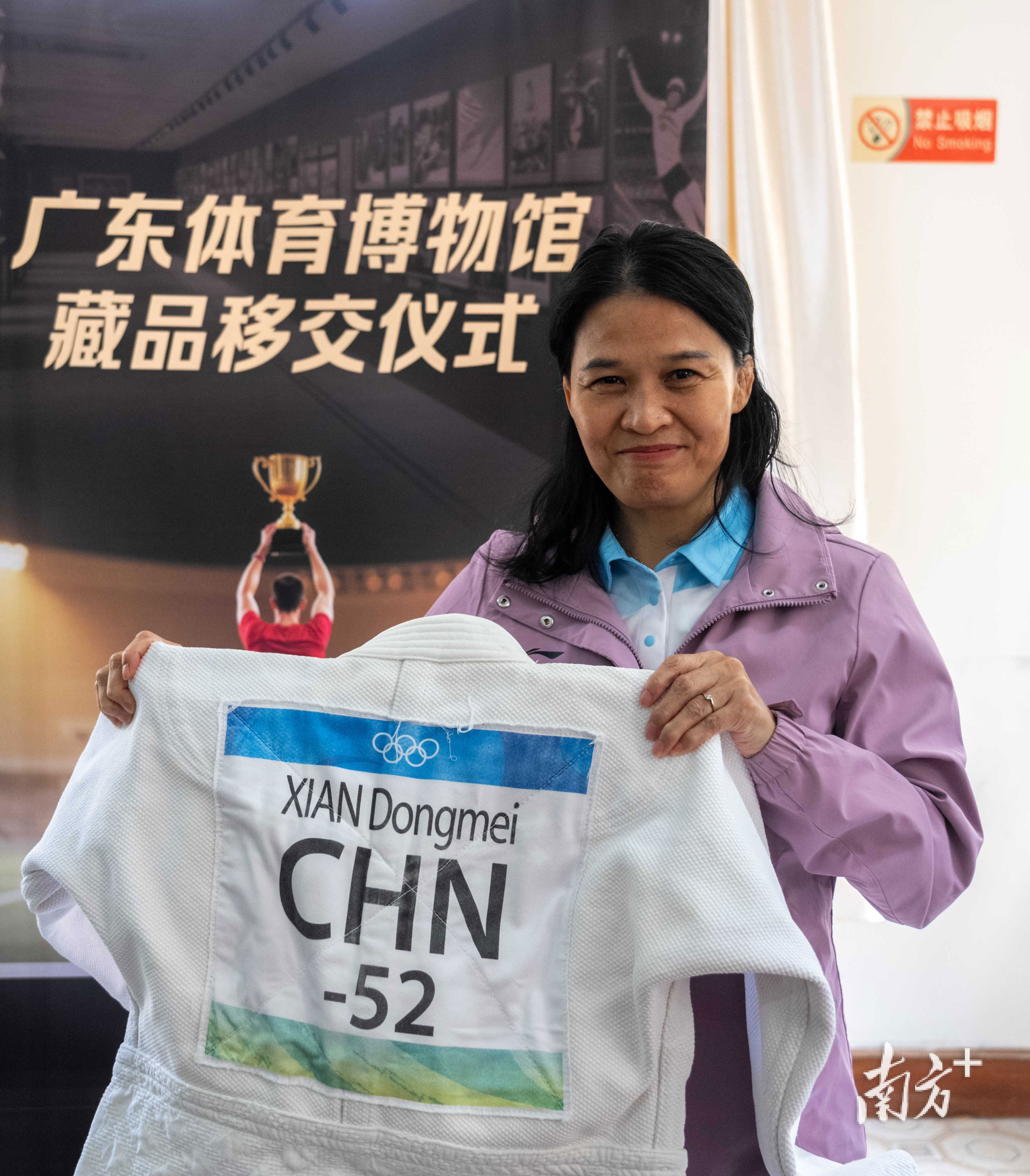 得奥运金牌, 王芳, 比赛服和领